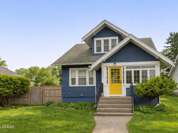 1202 Cottonwood St, Grand Forks, ND 58201