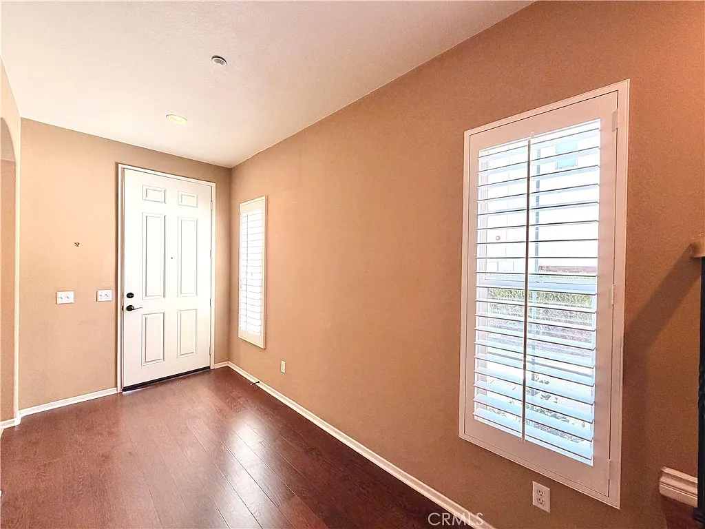 3 bed, 1901 sqft, $3,280 — Photo 3
