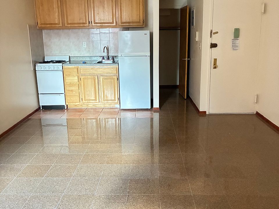 1st image of 158 E 107th St #4R