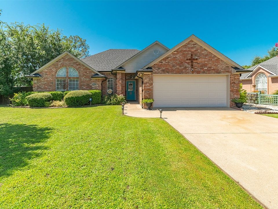 1st image of 697 Colony Dr