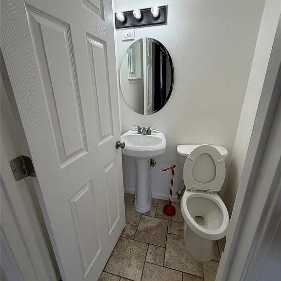713 Plaza Dr — Photo 16