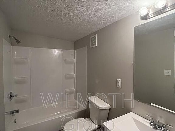 5th image of 1912 Lexington Ave #B
