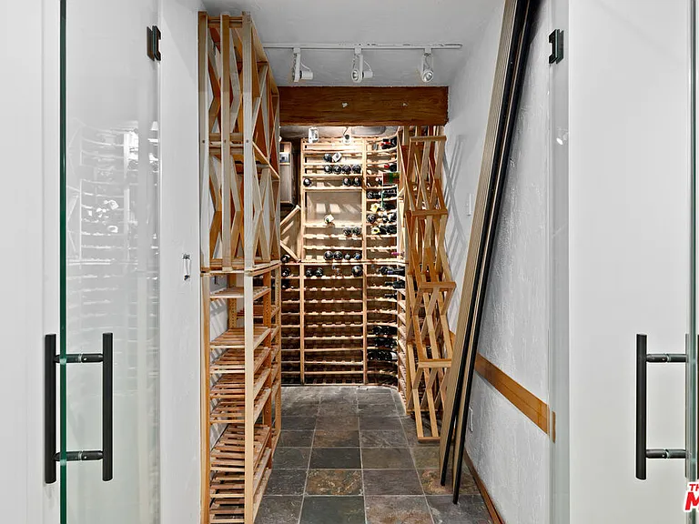 23812 Malibu Crest Dr — Photo 16