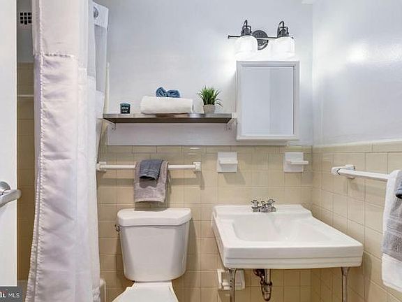 4th image of 10201 Grosvenor Pl APT 1424