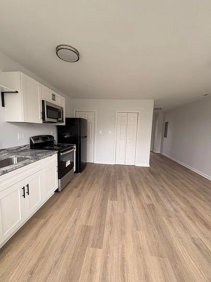 2633 N Charles Street — Photo 4