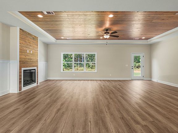 4th image of 101 Magnolia Ln