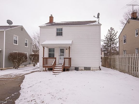 3rd image of 1595 Redwood Ave