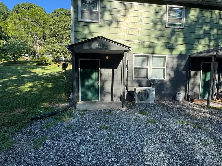 341 Laurel St — Photo 1