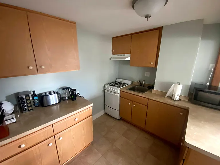 2111 E Dayton St #4 — Photo 9