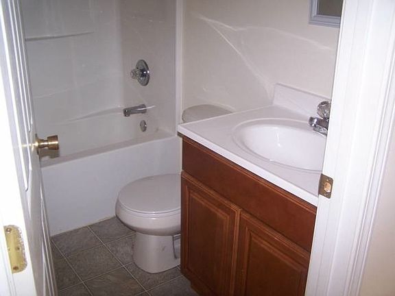 3 BEDROOMS/2 BATHS