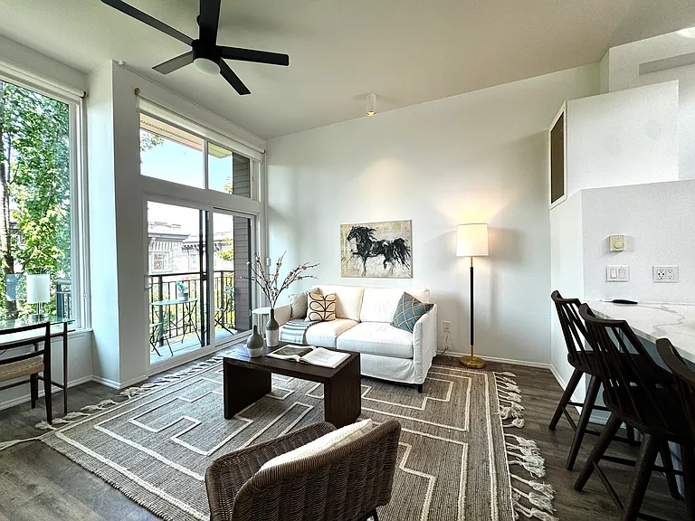 410 13th Ave E #Penthouse 3 — Photo 5