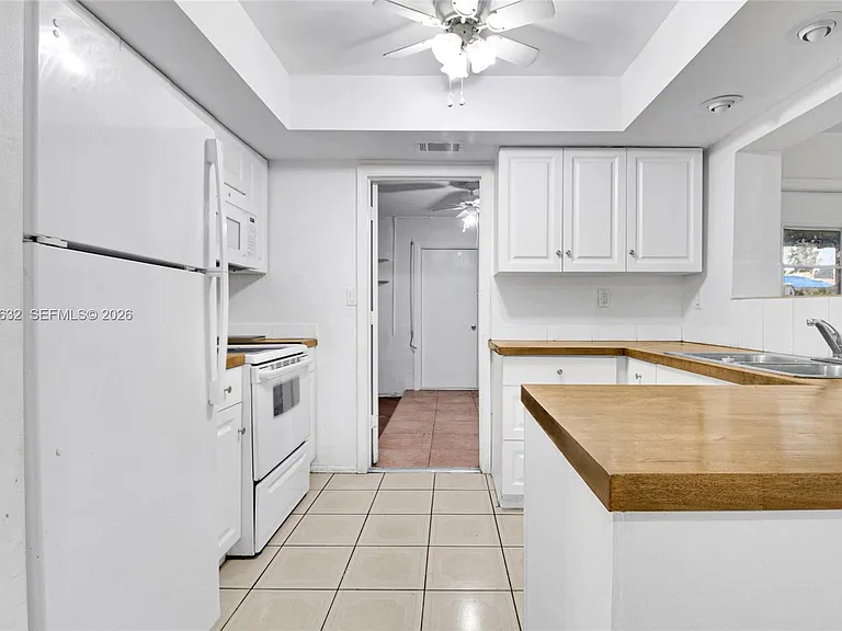 5718 NW 66th Ave — Photo 5