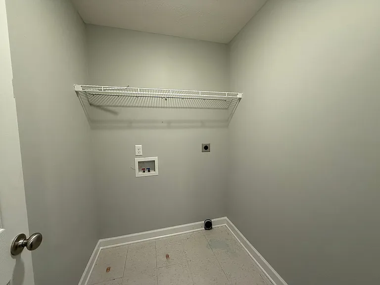 225 Moss View St — Photo 13