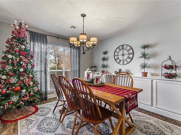 5th image of 1601 S Tallgrass Dr