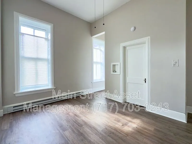Studio, 1.0 bath, 270 sqft, $825 — Photo 1
