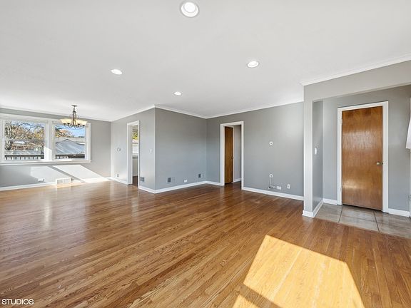 3rd image of 1926 Hawthorne Ave