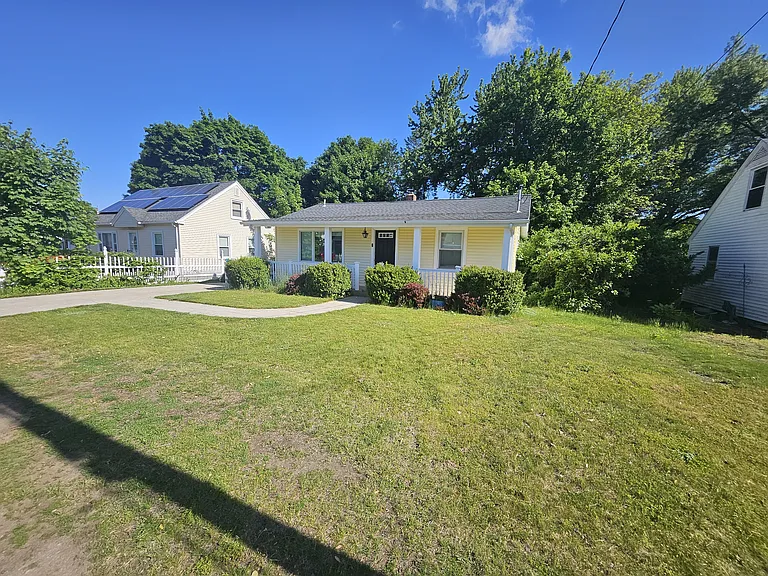 21 Covel Ave — Photo 3