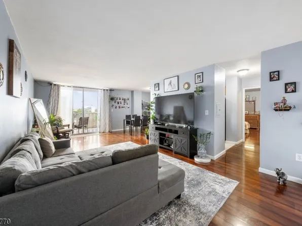 704 712 N Broad St #8B, Elizabeth City, NJ 07208