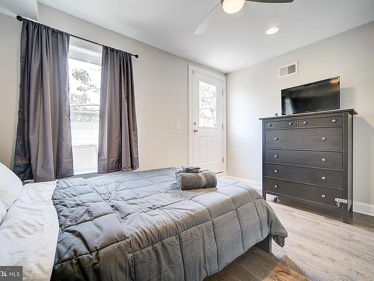 1513 S Lambert St — Photo 50
