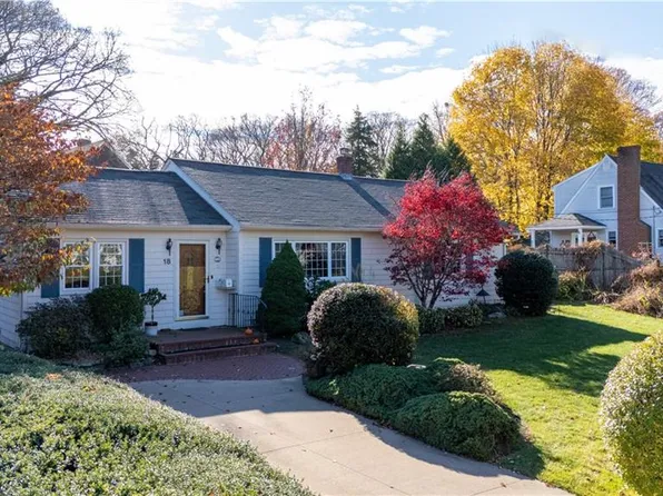 18 Lindley Ave, North Kingstown, RI 02852