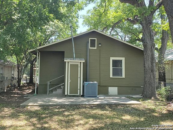 2nd image of 209 Hawthorne