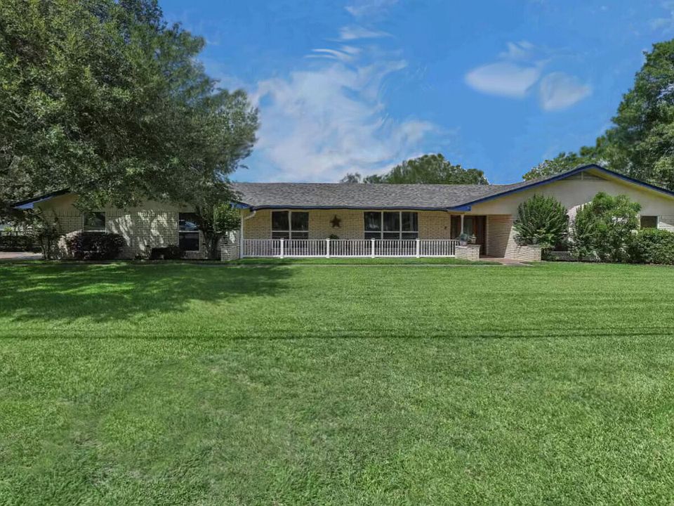 607 Highland Drive, Marble Falls, TX - Beautiful roomy double wide lot