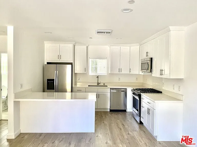 402 Pacific St #2 — Photo 2