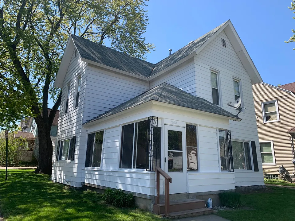703 Fremont Ave NW