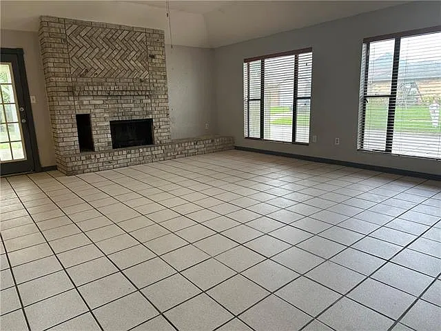 3 bed, 2.0 bath, 1480 sqft, $1,800 — Photo 4