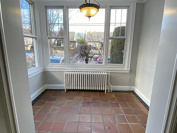 5th image of 321 Hayward Ave