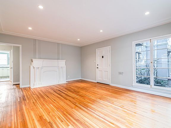 5th image of 823 N Edinburgh Ave