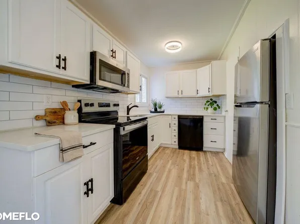 6072 Center Rd, Traverse City, MI 49686