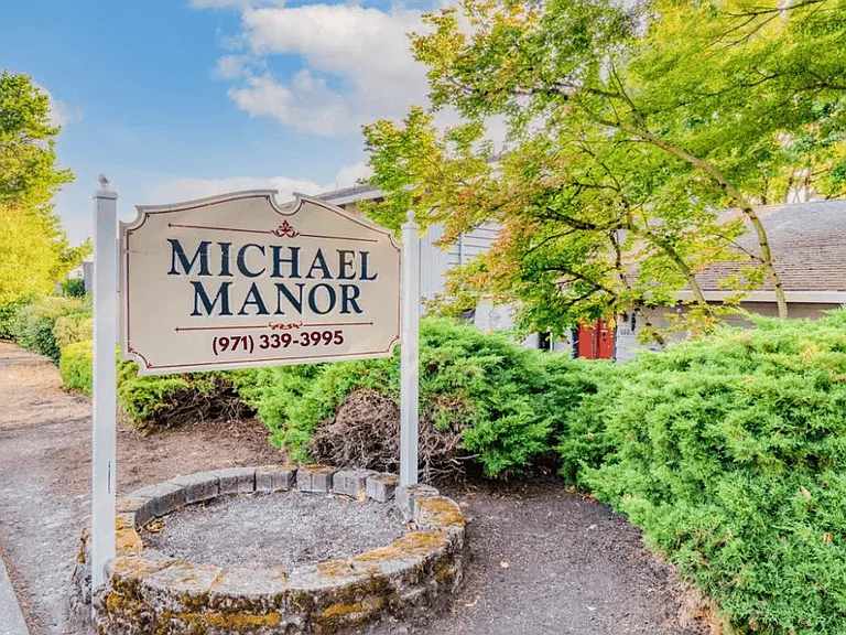 Michael Manor Apartments — Photo 18
