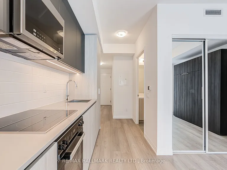 400 King St W #1701 — Photo 15
