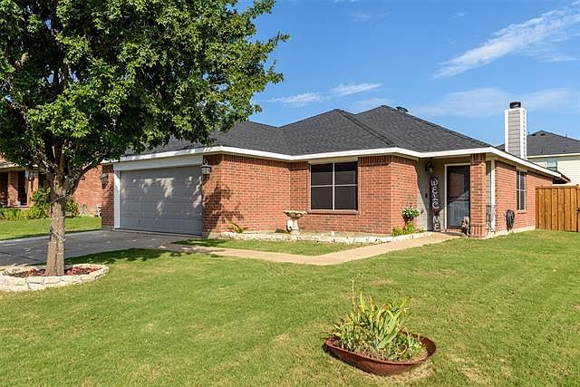 1st image of 206 Equestrian Dr