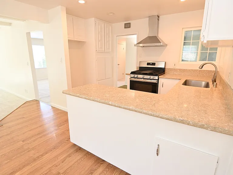 5659 Lathrop Dr — Photo 3