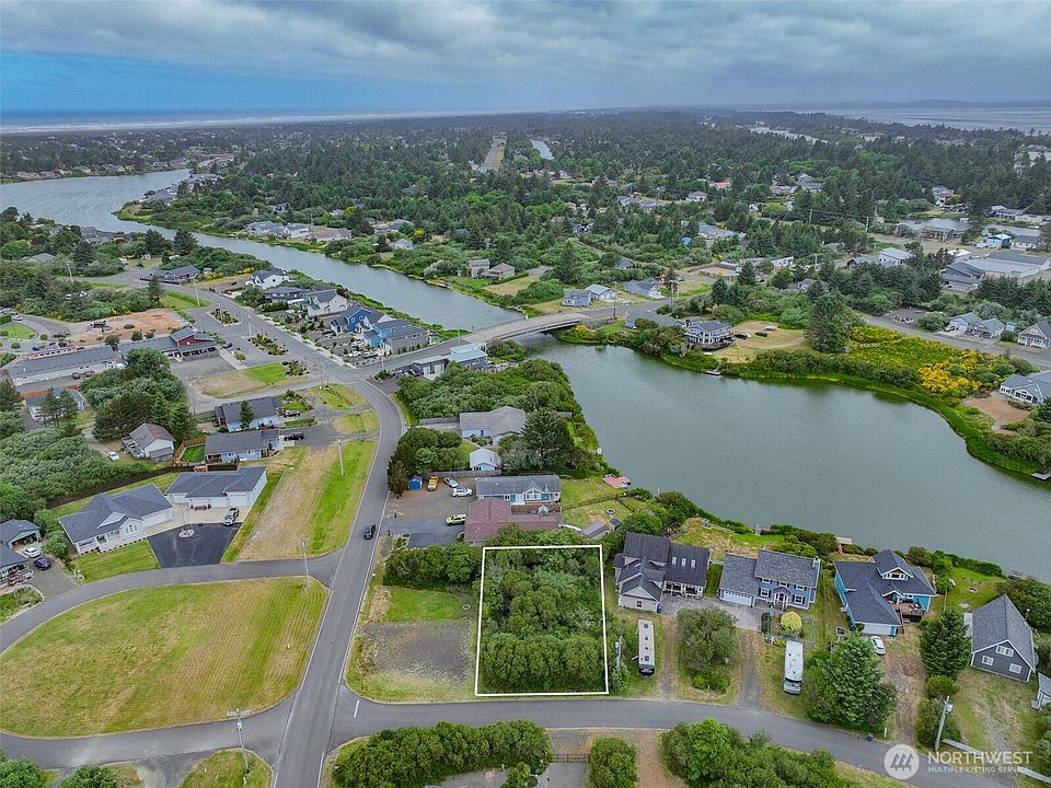 1st image of 134 Sea Breeze Loop SW