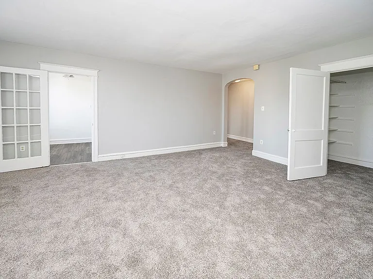 Upsal Gardens Apartments- Beautiful historical building with breathtaking charm! — Photo 39