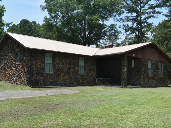 111 Kiser Ln, Selmer, TN 38375