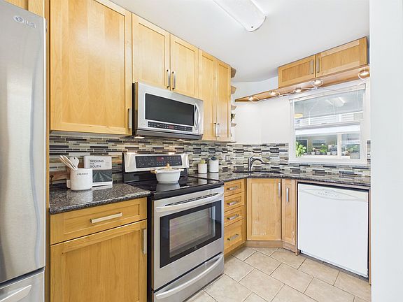 2nd image of 2238 Kingsway #215