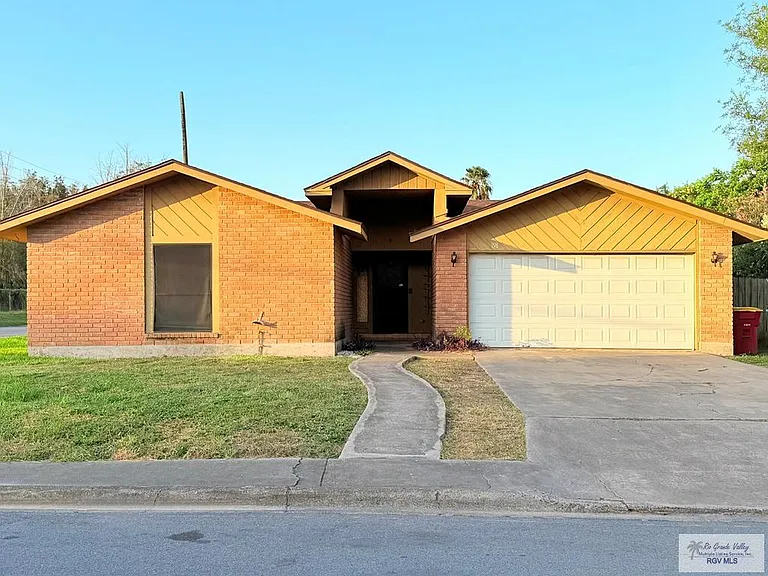 198 Sugar Tree Ln — Photo 1