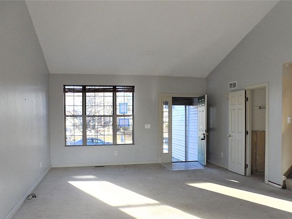 4th image of 2149 Dunkeld Dr