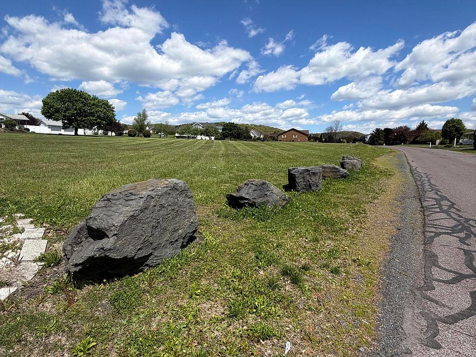 1st image of Circle View Dr
