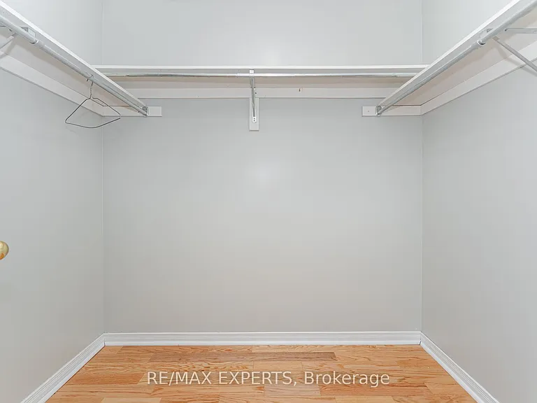 82 Twin Pines Cres — Photo 15