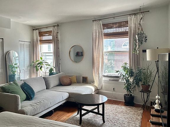 4th image of 225 Brown St #2
