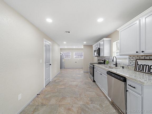 5th image of 322 N 9th St
