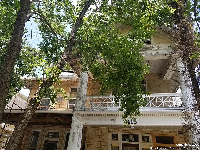 1st image of 415 E Dewey Pl