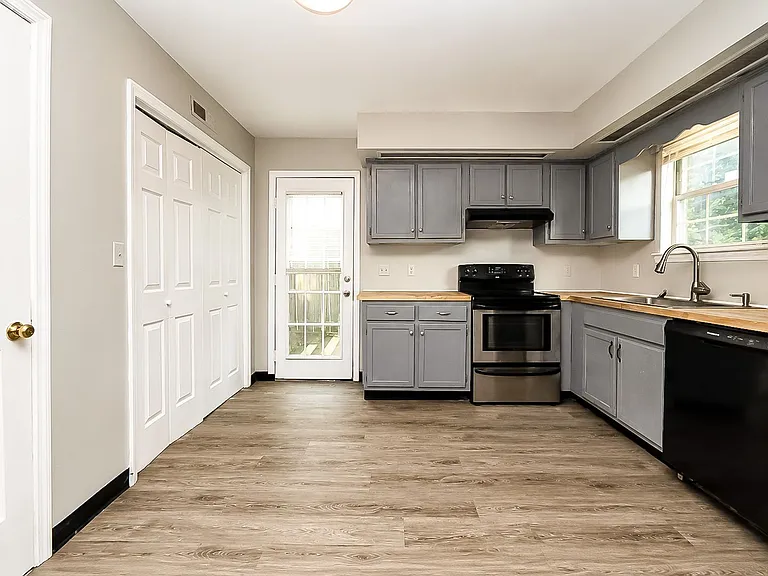 2827 Dayton Blvd #1 — Photo 9