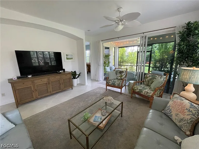 10640 Camarelle Cir — Photo 11