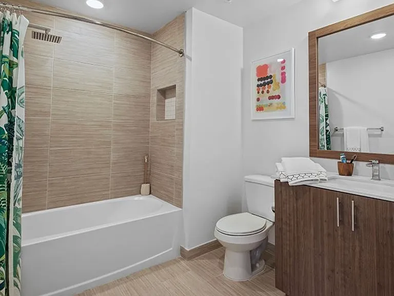 1311 W 37th St #301 — Photo 4